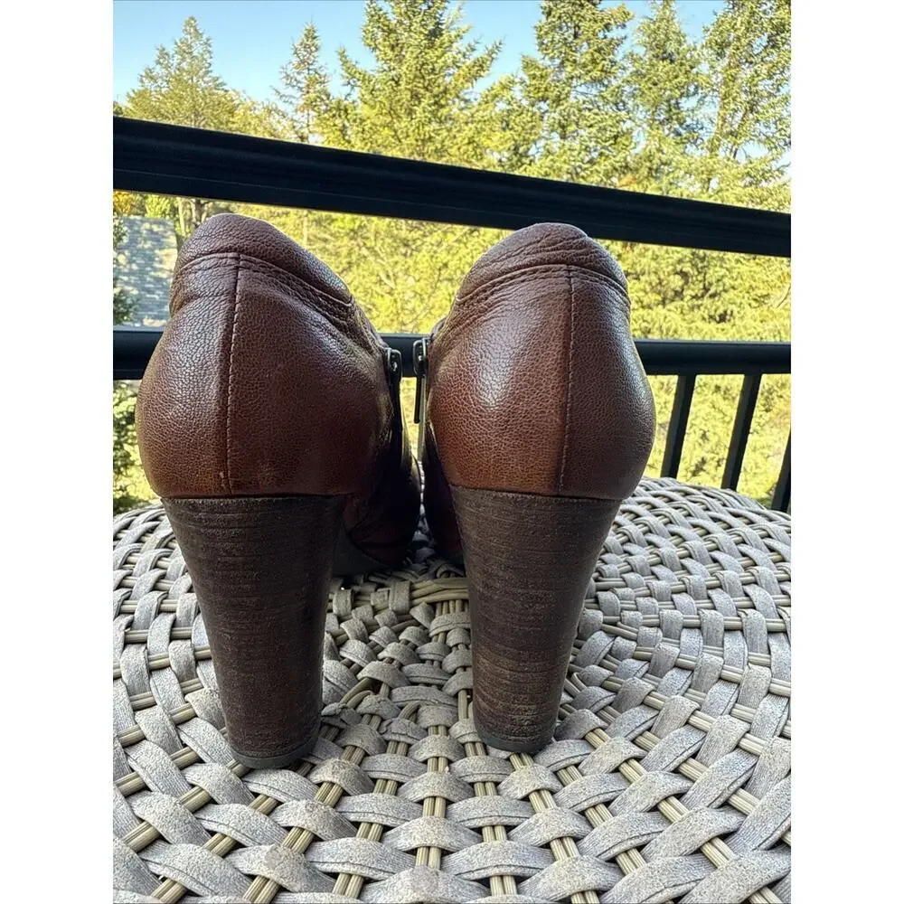 CLARKS Artisan Brown Leather BOOTIE Heels Double Buckle Zipper SIZE 8.5 Women’s